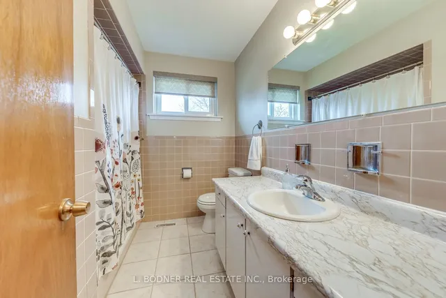 Additional image 21 of 6899 Darcel Ave