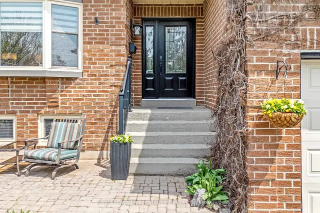 Additional image 8 of 738 Robertson Cres