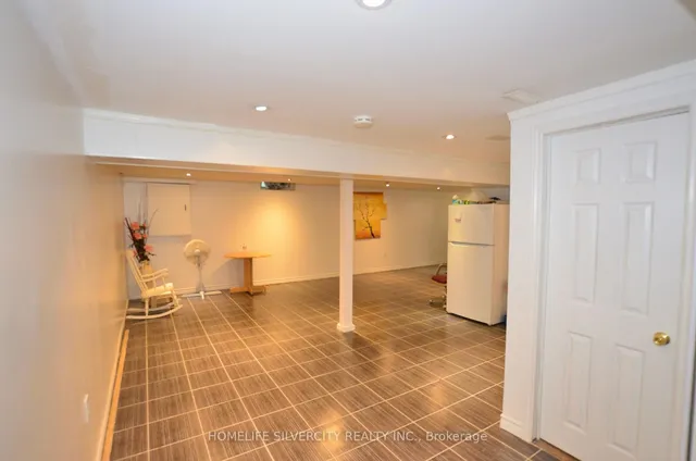 Additional image 43 of 35 Geneva Cres