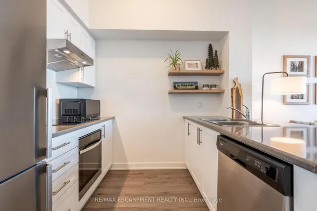 Additional image 5 of 600 North Service Rd Unit 613