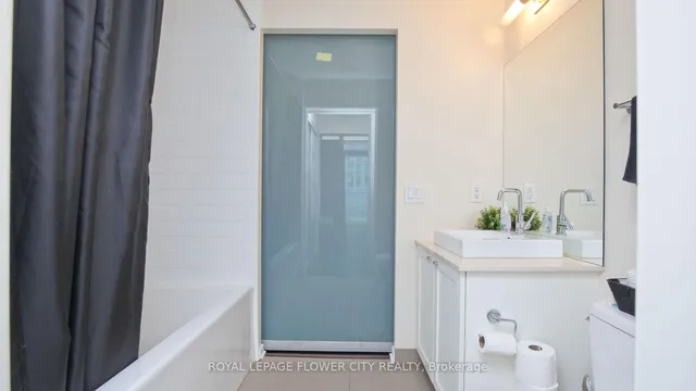 Additional image 37 of 105 The Queensway Ave Unit 415