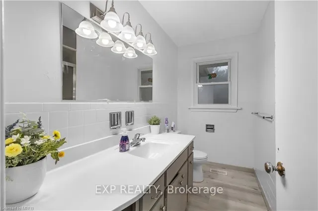 Additional image 28 of 376 Philip Pl Unit B