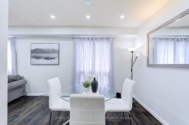 Additional image 13 of 10 Menoke Crt