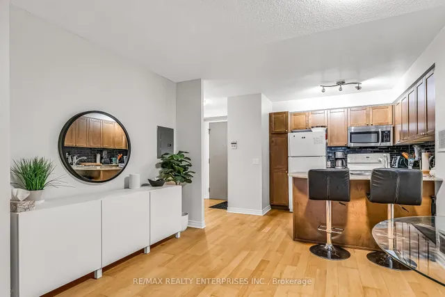 Additional image 11 of 763 Bay St Unit 404