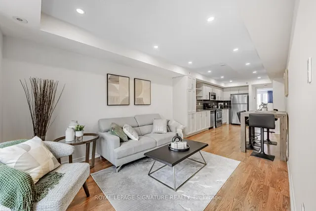 Additional image 3 of 817 Dundas St Unit 5