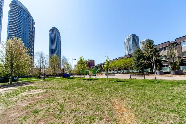 Additional image 24 of 225 Village Green Sq Unit 1004