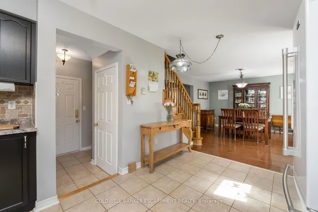 Additional image 17 of 593 Caverhill Cres