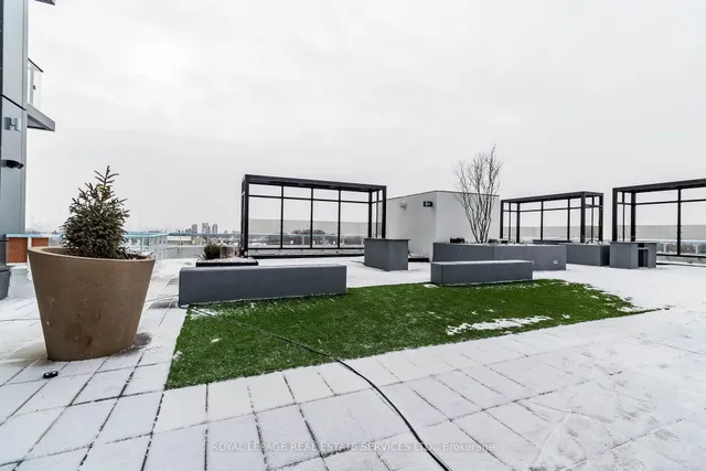 Additional image 32 of 2020 Bathurst St Unit 718