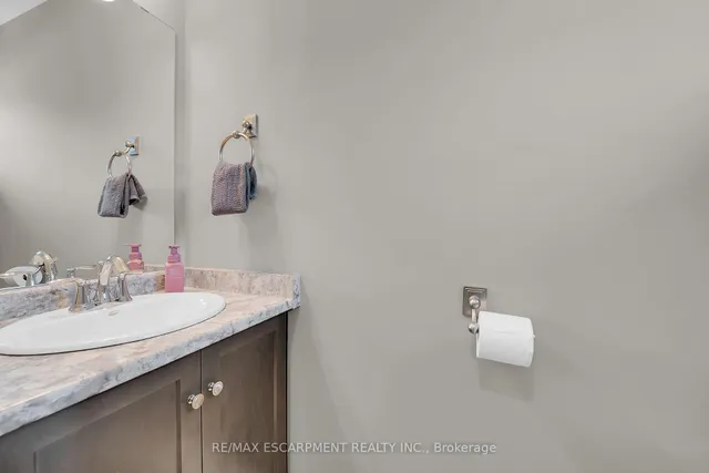 Additional image 23 of 137 Kinsman Dr