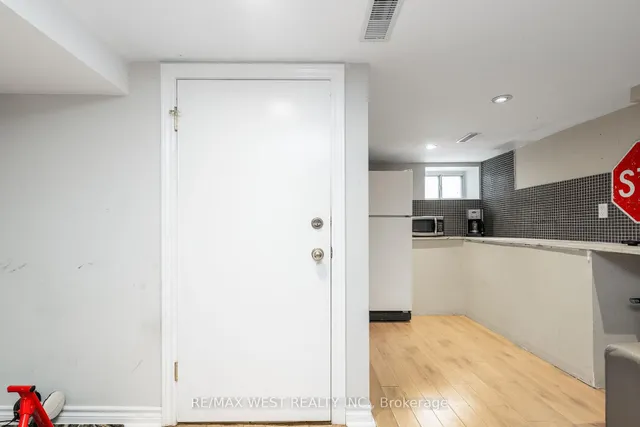 Additional image 34 of 55 Lynd Ave