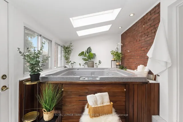 Additional image 18 of 23 Kenneth Ave