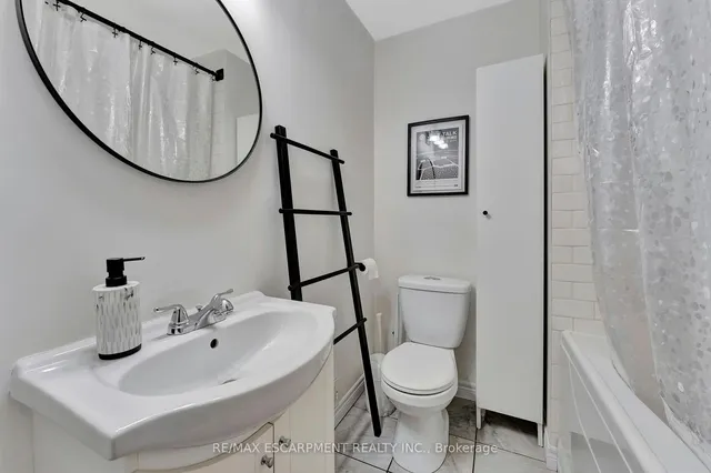 Additional image 11 of 65 Connaught Ave