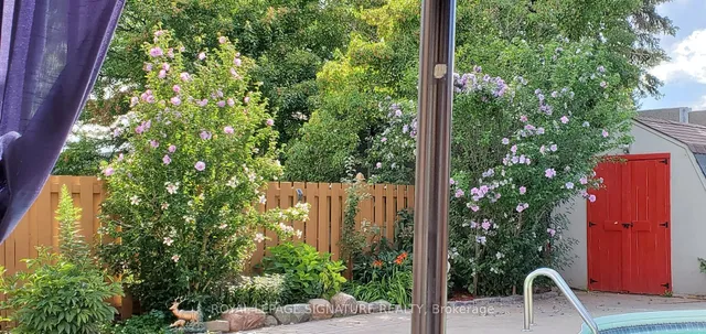 Additional image 33 of 48 Lawndale Cres