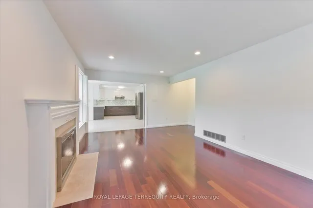 Additional image 14 of 2216 Dunvegan Ave