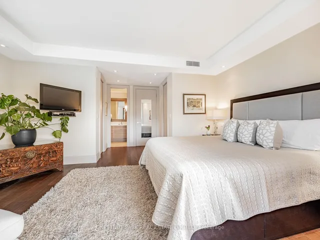 Additional image 18 of 423 Avenue Rd Unit 8