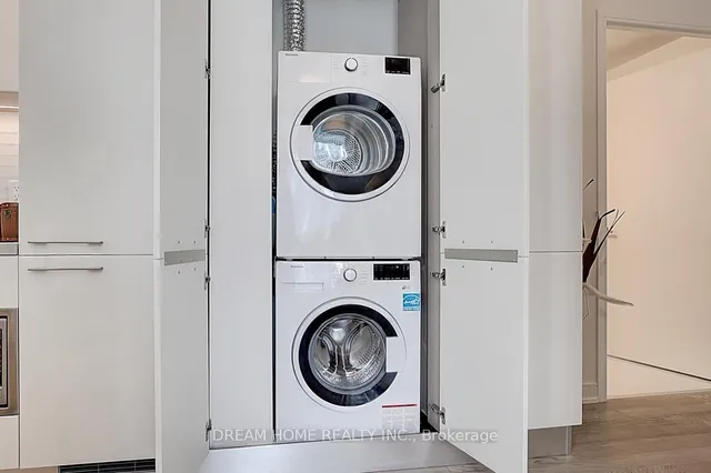 Additional image 35 of 3 Gloucester St Unit 1809