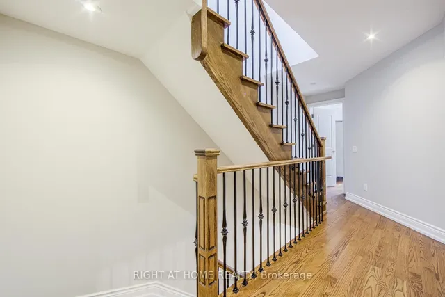 Additional image 21 of 2916 Bayview Ave