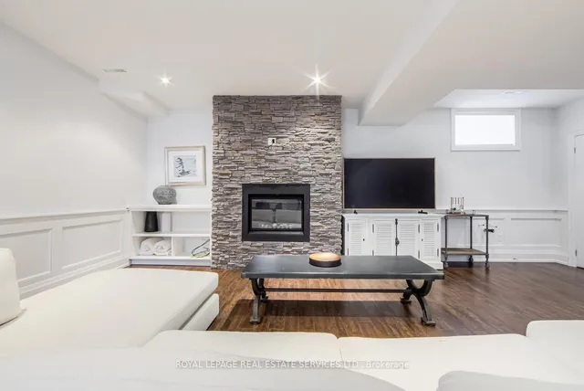 Additional image 38 of 21A Roycrest Ave