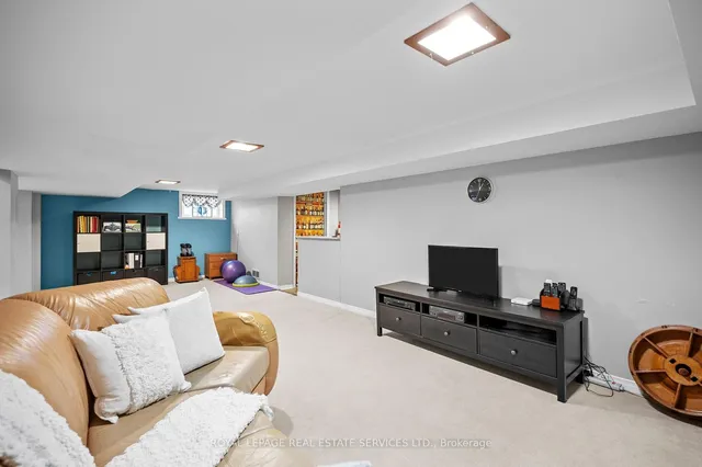 Additional image 38 of 2173 Deyncourt Dr