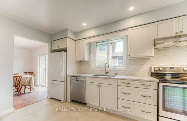 Additional image 13 of 111 Martinglen Cres