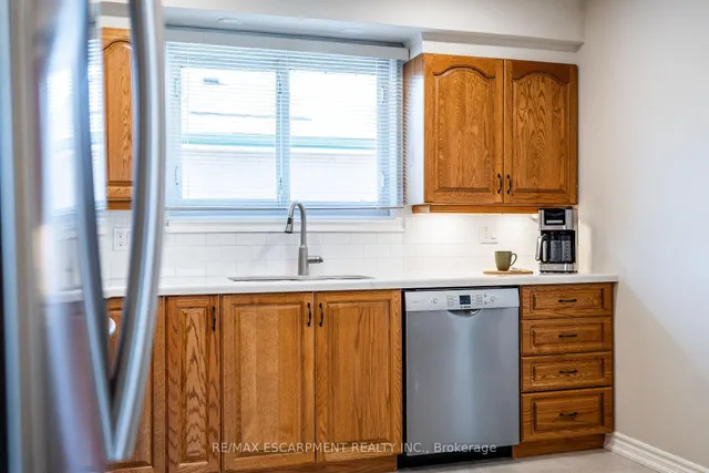 Additional image 10 of 648 THORNWOOD Ave