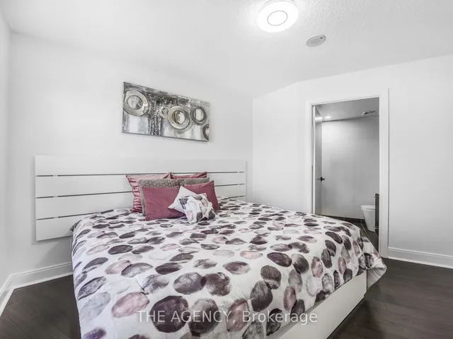 Additional image 19 of 125 Village Green Sq Unit 3308