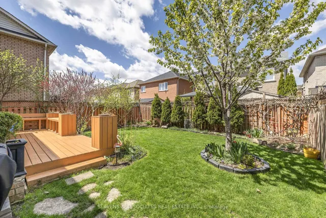 Additional image 34 of 30 Charleswood Circ