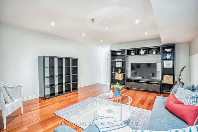 Additional image 20 of 14 Kellner Crt