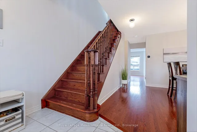 Additional image 7 of 13 Robarts Dr