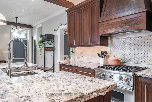 Additional image 38 of 84 Earlscourt Ave