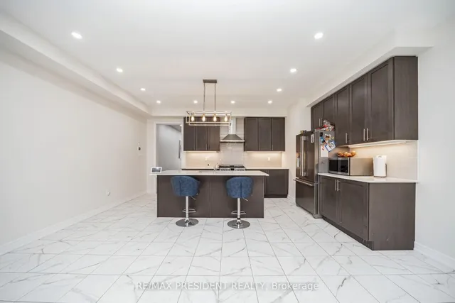 Additional image 16 of 25 Adventura Rd