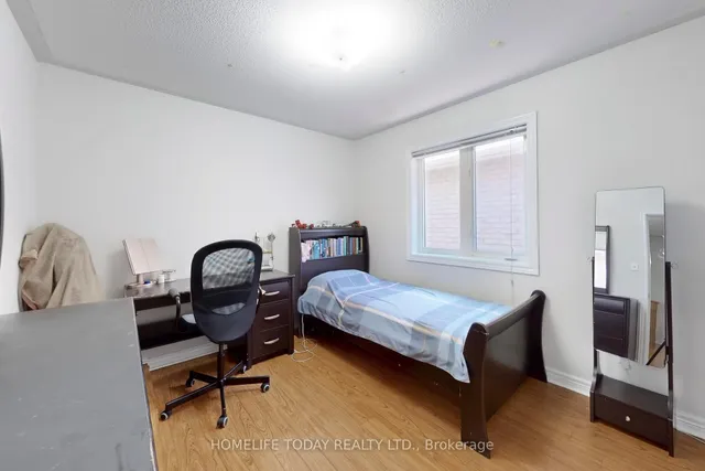 Additional image 37 of 40 Oblate Cres