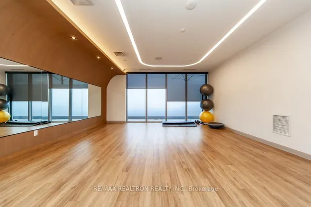 Additional image 22 of 225 Village Green Sq Unit 1004