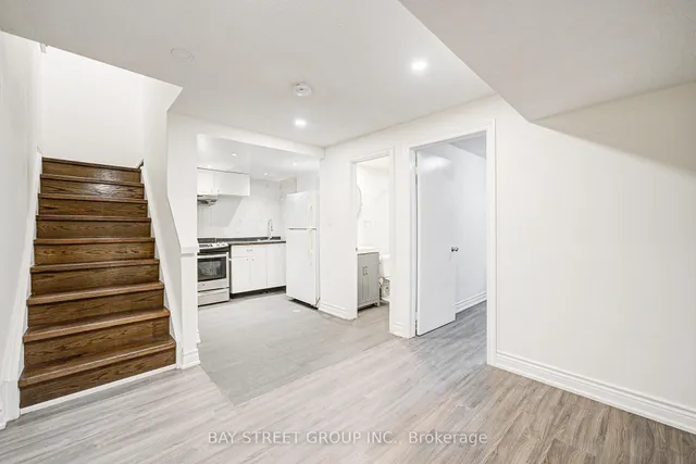 Additional image 19 of 102 Mossbrook Cres