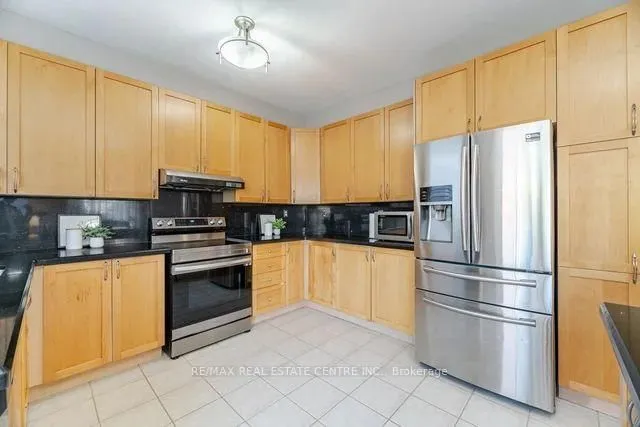 Additional image 13 of 643 Hamilton Cres