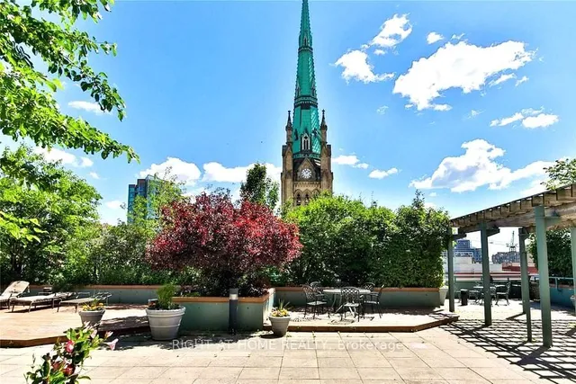 Additional image 33 of 92 King St Unit 403