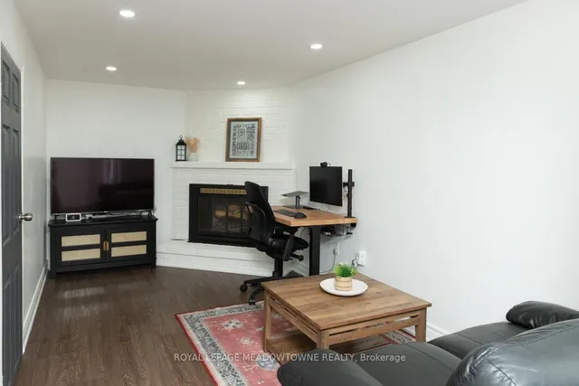 Additional image 23 of 32 Clarridge Crt