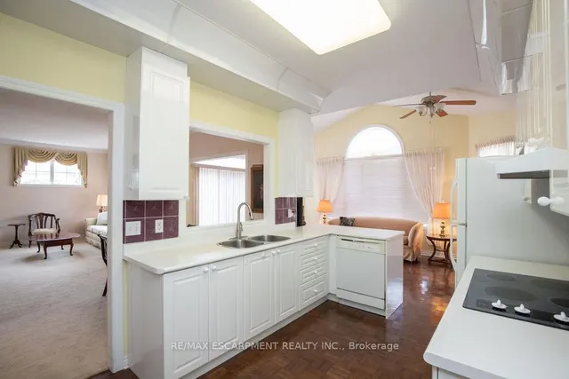 Additional image 29 of 91 Silverbirch Blvd