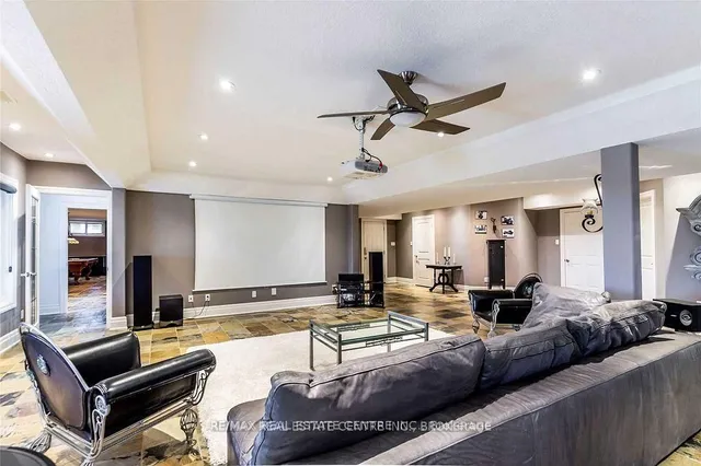 Additional image 25 of 125 Stokes Tr