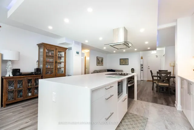 Additional image 6 of 633 Bay St Unit 903