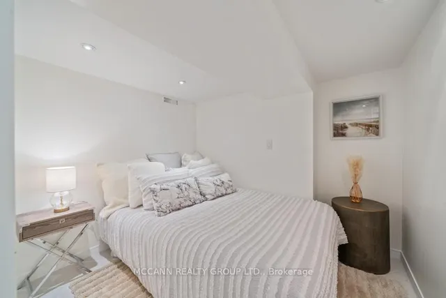 Additional image 34 of 168 Roslin Ave