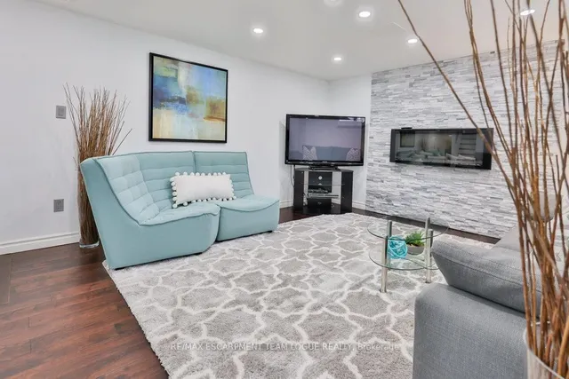 Additional image 30 of 685 CASTLEGUARD Cres