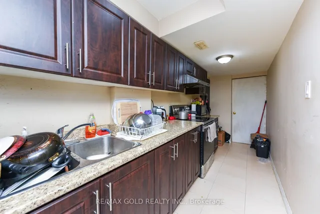 Additional image 33 of 17 Penguin Lane