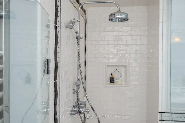 Additional image 24 of 31 Red Deer Ave