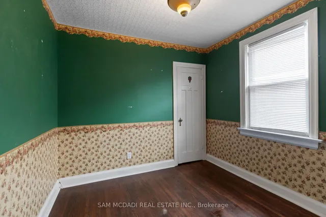 Additional image 16 of 319 Cosburn Ave