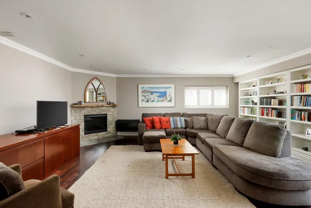 Additional image 17 of 8 Hawthorn Ave Unit 205