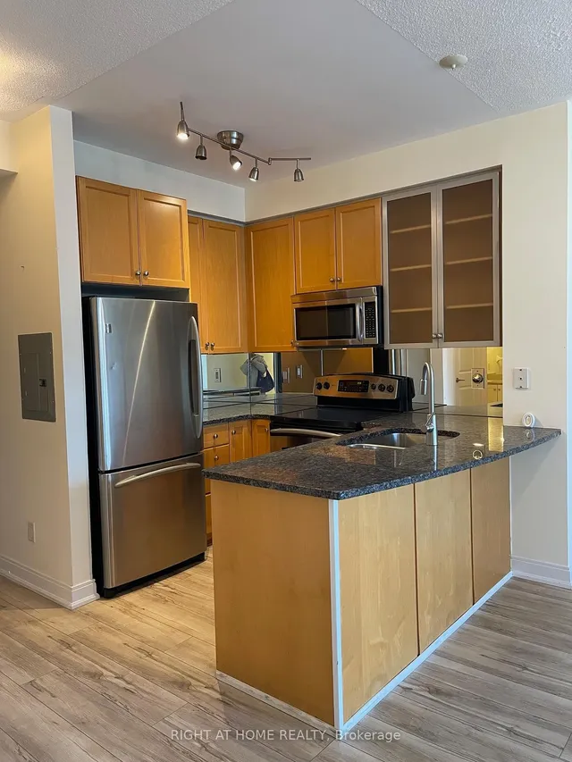 Additional image 3 of 18 Yorkville Ave Unit 1106