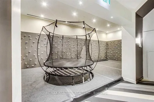 Additional image 15 of 39 Roehampton Ave Unit 806