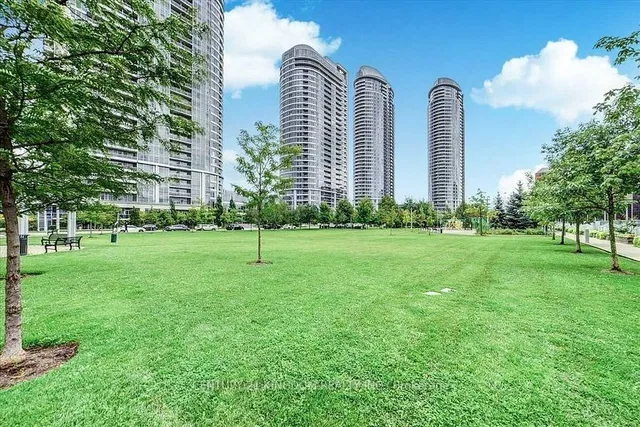 Additional image 37 of 275 Village Green Sq Unit 2123