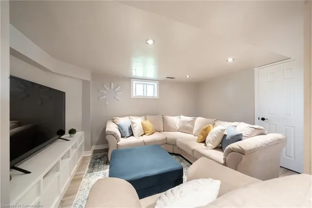 Additional image 30 of 105 Tragina Ave